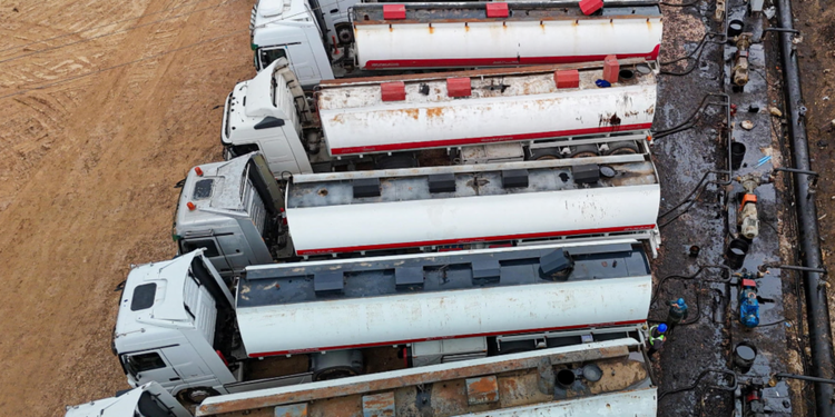 Iran-Stati Uniti, tensione alle stelle dopo il sequestro della nave cargo. Teheran: “Ora rispondiamo”. Vola il prezzo del petrolio