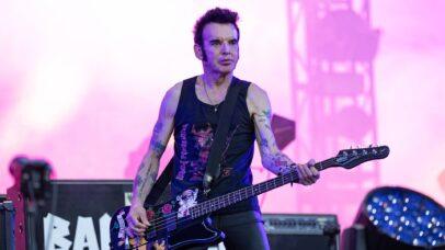 Simon Gallup será substituído pelo filho, Eden, em turnê do The Cure