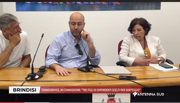 Brindisi, Teknoservice in commissione: ”Tre figli di dipendenti scelti per sorteggio”
