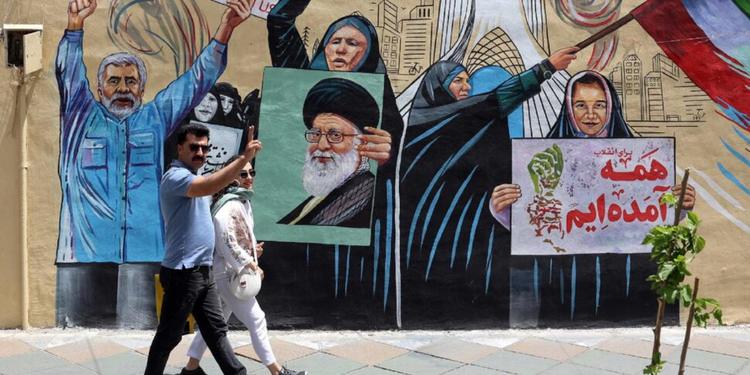 «Trump è come il dottor Stranamore, parla di pace ma ama la bomba»: l'affondo di Teheran contro la Casa Bianca