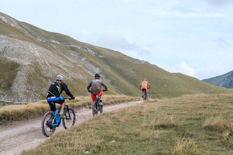 Marche in bici, le "fiandre" italiane tra sport e cicloturismo
