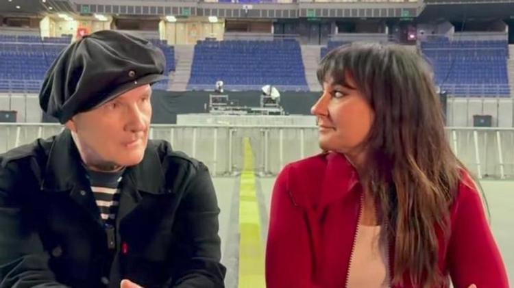 Amaral se cuela en la primera fila de su propio concierto: "No pensé que íbamos a tener tanto sitio aquí en pista"