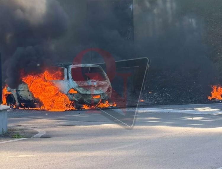 salassa auto in fiamme