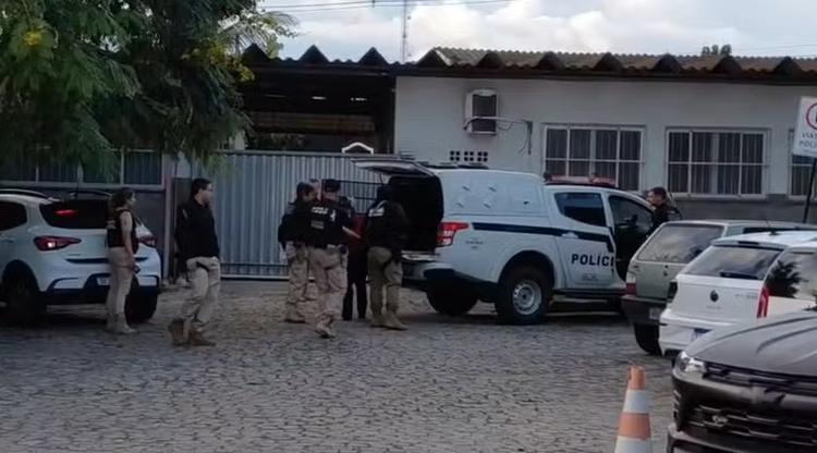 Operação cumpre mandados contra facção criminosa que expulsou mais de 250 famílias de comunidade, na Grande João Pessoa