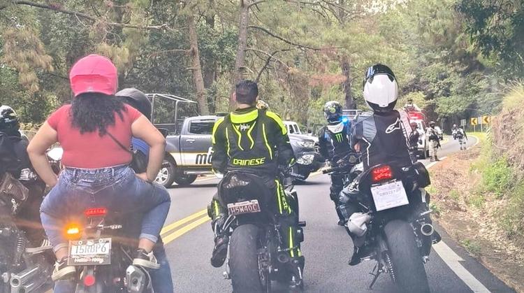 Balacera entre motociclista y conductor desata caos y cierre en la México-Cuernavaca