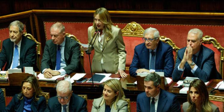 Meloni: "L'intesa di Trump sul gasolio russo è rischiosa. Non siamo guerrafondai"