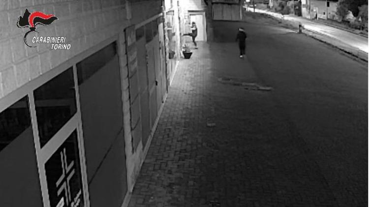 bollengo tentano spaccata sorpresi