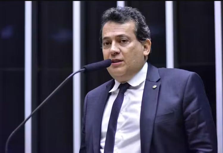 Operação da PF mira deputado Ricardo Abrão por suspeita de compra de votos