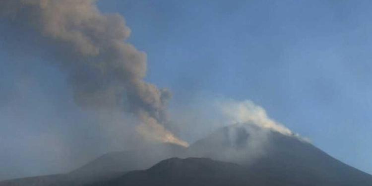 Etna, eruzioni e vento: non c'è pace per l'aeroporto di Catania, arrivi sospesi fino alle 19