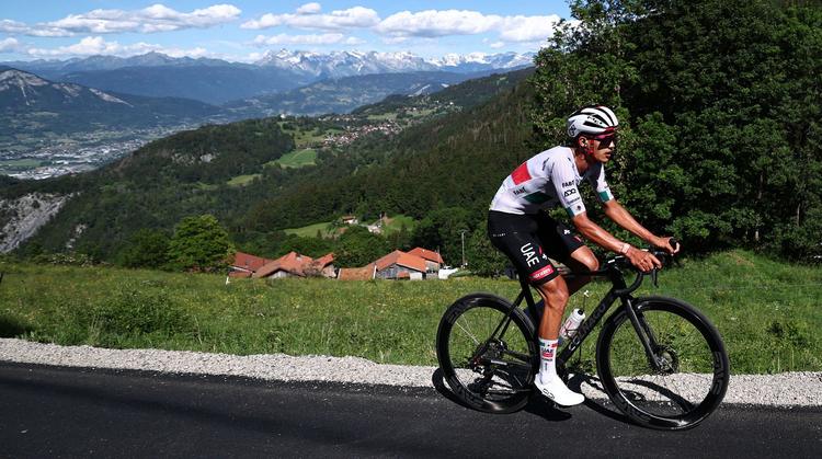 Isaac del Toro hace historia y conquista el Tour de Auvernia-Ródano-Alpes en Francia