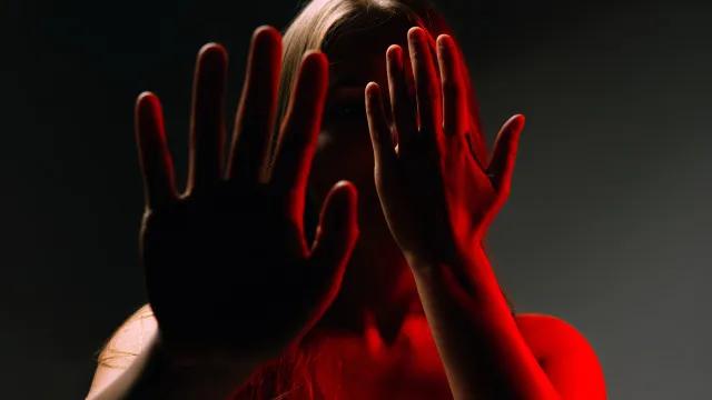 Espanha: 16 presos e 26 mulheres libertadas de rede de prostituição