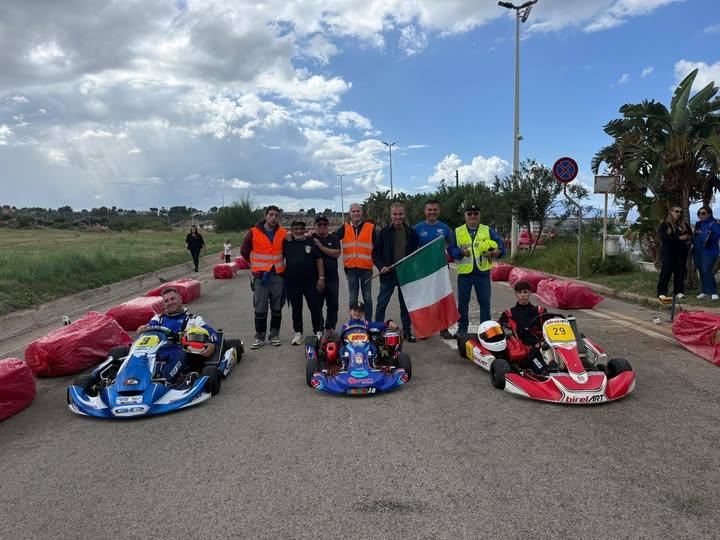 🏎️ LO SPETTACOLO CONTINUA! La dimostrazione di go-kart per i più piccoli e i più grandi è ancora in corso! 🏁 Vi aspett...
