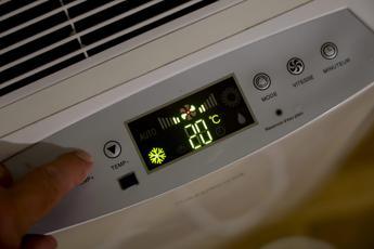Caldo, come affrontare le notti tropicali: i quattro consigli (fondamentali) dell'esperto