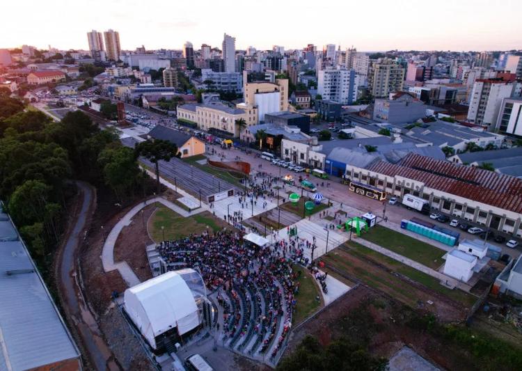 Banheiros da Estação Férrea seguem fechados após depredação e geram reclamações de usuários
