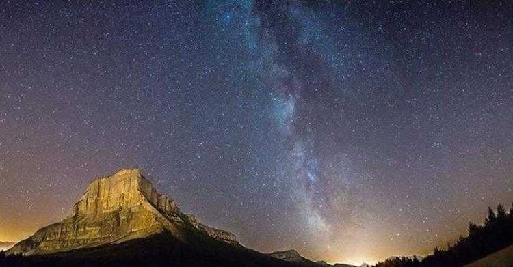 Pluie d'étoiles filantes et éclipse solaire : on va en prendre plein les yeux !