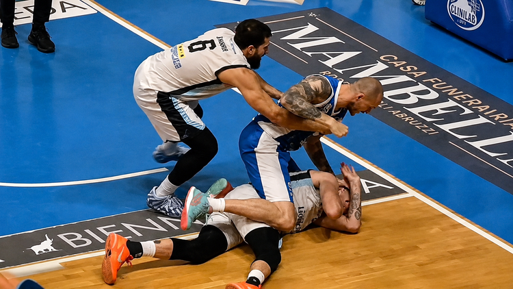 Basket A2/M, Ruvo: daspo a Jacopo Borra dopo aggressione a Roseto