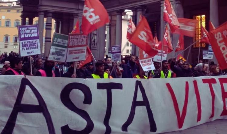 Protesta a Firenze per stabilizzare i precari storici degli Uffizi