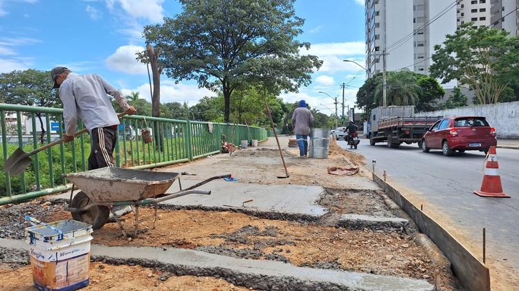 Prefeitura de Montes Claros recupera calçada da Avenida José Corrêa Machado