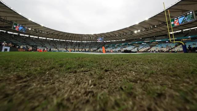 Maracanã inicia processo para troca do gramado após críticas e jogo da NFL