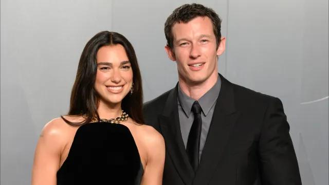Dua Lipa se casa com o ator Callum Turner em Londres