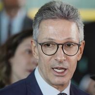 Zema diz que fará um 'choque' na área fiscal e irá 'privatizar tudo' se for eleito