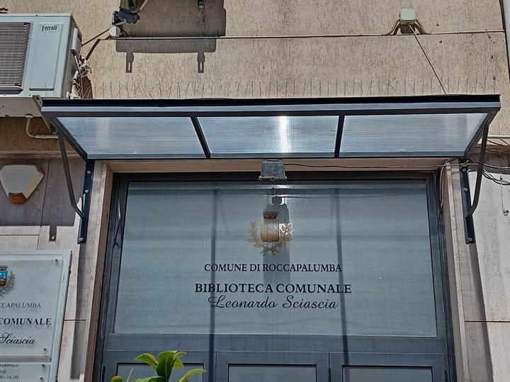 Si informa la cittadinanza che questa mattina è stata installata la nuova tettoia a servizio della Biblioteca Comunale,...