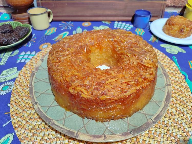 Aprenda a fazer bolo de macaxeira caramelizada