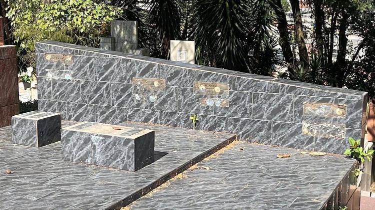Objetos de jazigos são furtados de cemitério em São Roque