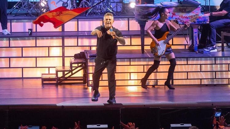 Un espontáneo Alejandro Sanz conquista Fuengirola en el cierre de su gira en España