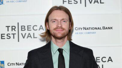 Finneas deixa turnê de Ed Sheeran após expulsão de rapper por discurso pró-Palestina