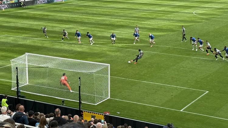 Yoane Wissa Penalty Newcastle United v Hull City