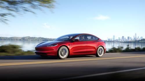 Tesla taglia ancora i prezzi alla Model 3, ribasso di 2 mila euro sul listino