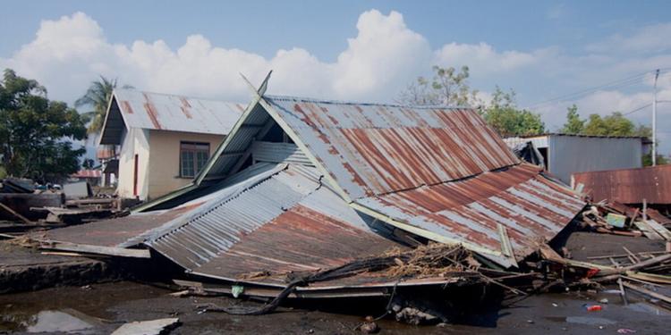 Sisma in Indonesia. La Farnesina: "500 italiani nell'isola di Flores, ma per ora non risultano vittime"