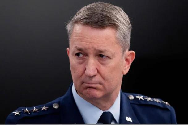 واشنطن: سنلاحق أي سفينة تحاول تقديم الدعم لإيران