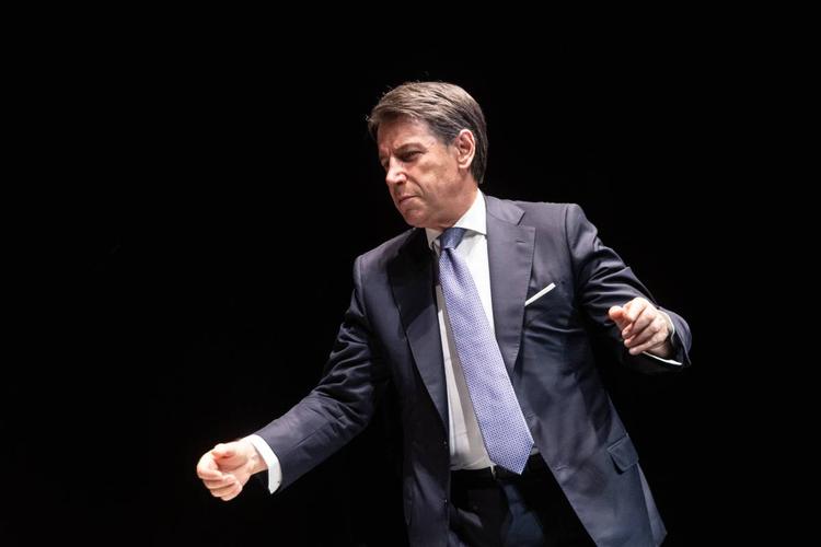 Covid, Conte attacca ancora il Giornale: "Campagna del fango". Ma continua a non rispondere