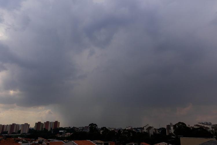 Chuva forte avança pelo Sudeste, Sul e Centro-Oeste nesta quarta; veja previsão do tempo