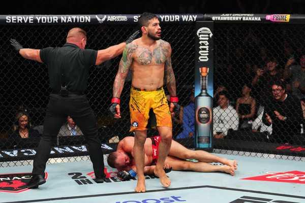 Imagem forte: lutador mostra estrago causado por brasileiro no UFC