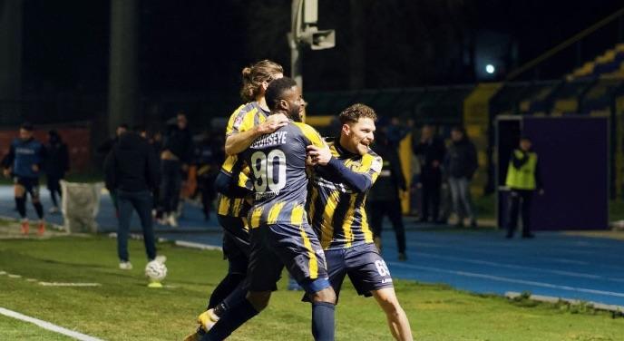 Giugliano batte il Monopoli e conquista tre punti fondamentali per la salvezza