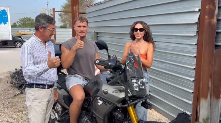 Foggia, furto in piazza Mercato: riconsegnata la moto ai turisti francesi