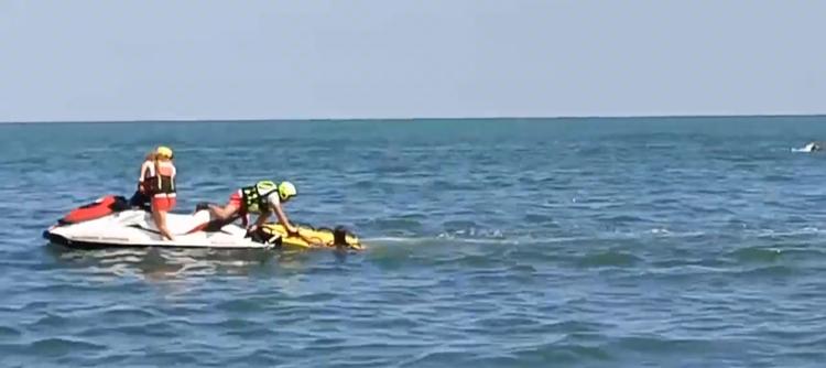 Bisceglie, prevenzione in mare: prove di soccorso sulla piattaforma accessibile