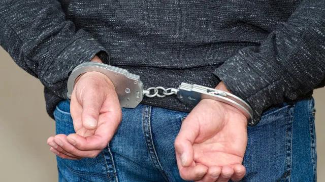 Dentista é preso suspeito de forçar companheira a tatuar o nome dele dez vezes em SC