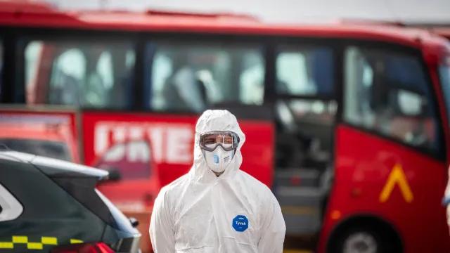 Hantavírus: As imagens da operação "inédita" no cruzeiro em Tenerife