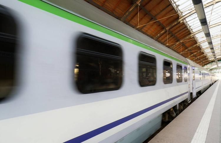 Scioperi, l’Italia si ferma per una settimana: treni, aerei e uffici pubblici nel calendario dei disagi