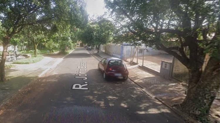 Ministério Público denuncia mulher por invadir casa, matar idoso a facadas e tomar banho no local