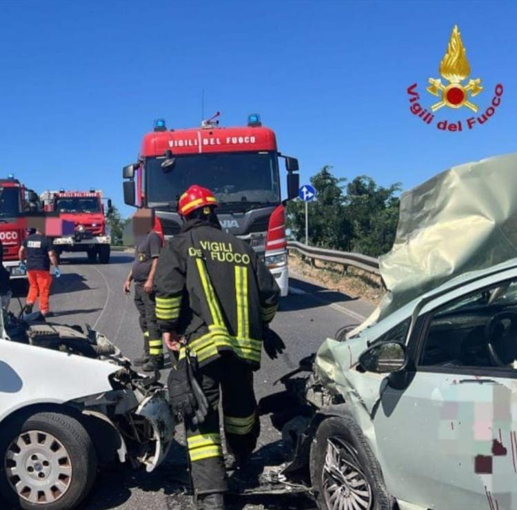 Scontro tra auto a Mesagne: un morto e due feriti