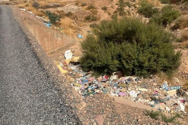 غياب الحواجز يثير مخاوف مستعملي طريق دوار البگارة بالويدان
