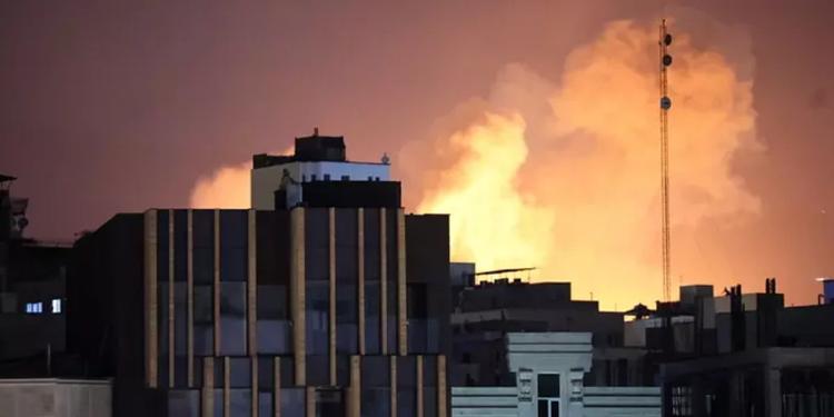 Escalation Usa-Iran su Hormuz: nuovi raid, contraerea a Teheran e la minaccia iraniana sulle infrastrutture del Golfo