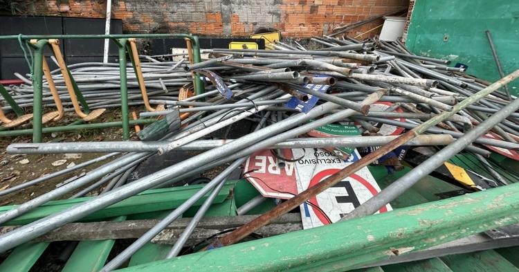 Troca de placas de sinalização viária já somam R$ 75 mil em Camboriú&nbsp;