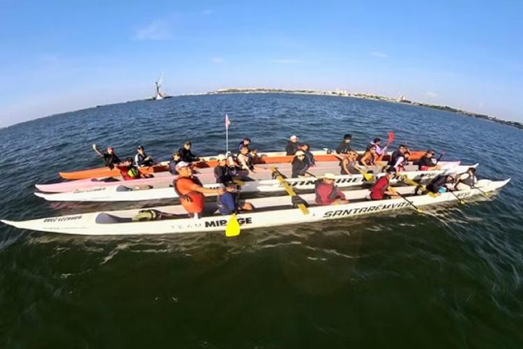 Ufopa oferece oficina gratuita de canoagem havaiana no Rio Tapajós