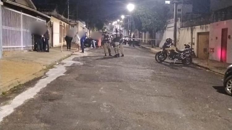 Vídeo mostra ataque a tiros que deixou um morto e um ferido no bairro Brasil em Uberlândia
